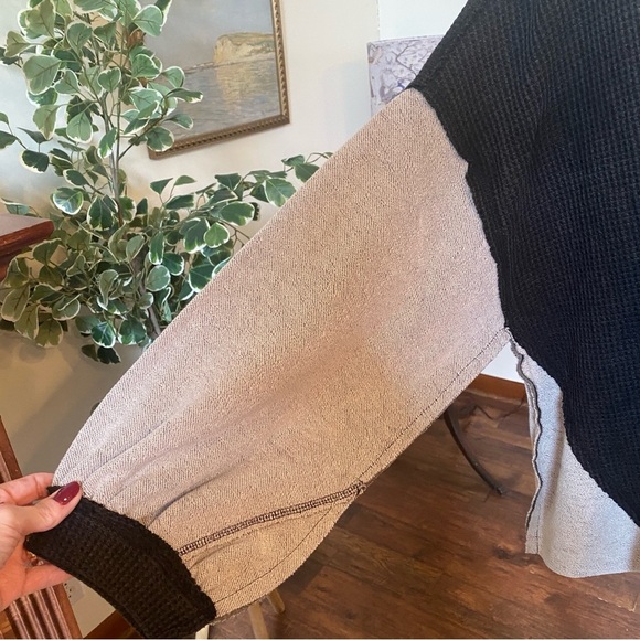 POL • Oversized Waffle Knit V Neck Black & Gray Balloon Sleeve Top • Size S - Picture 3 of 7